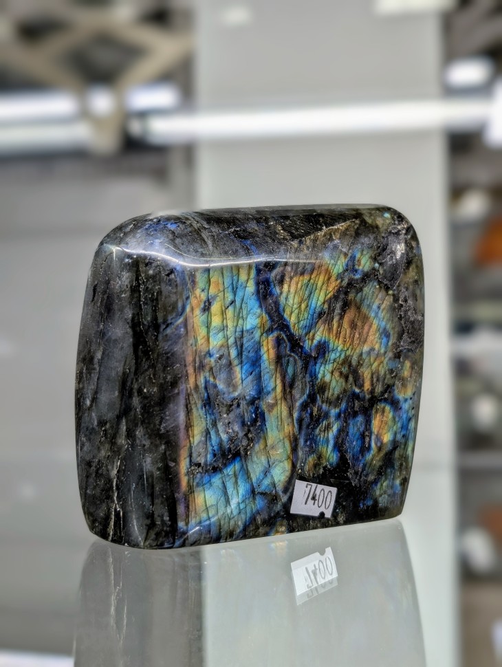 Лабрадорит штуф