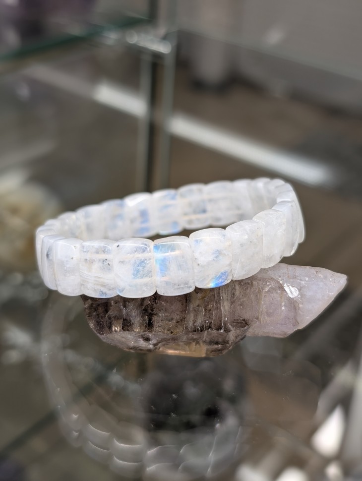 Лунный камень