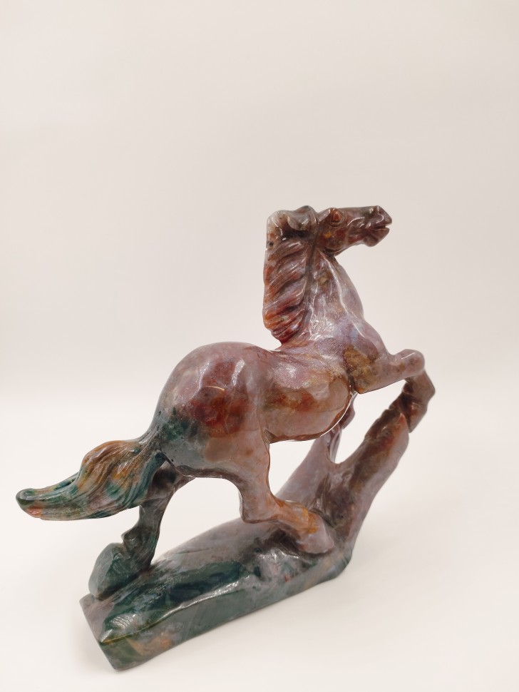 Лошадь из яшмы 