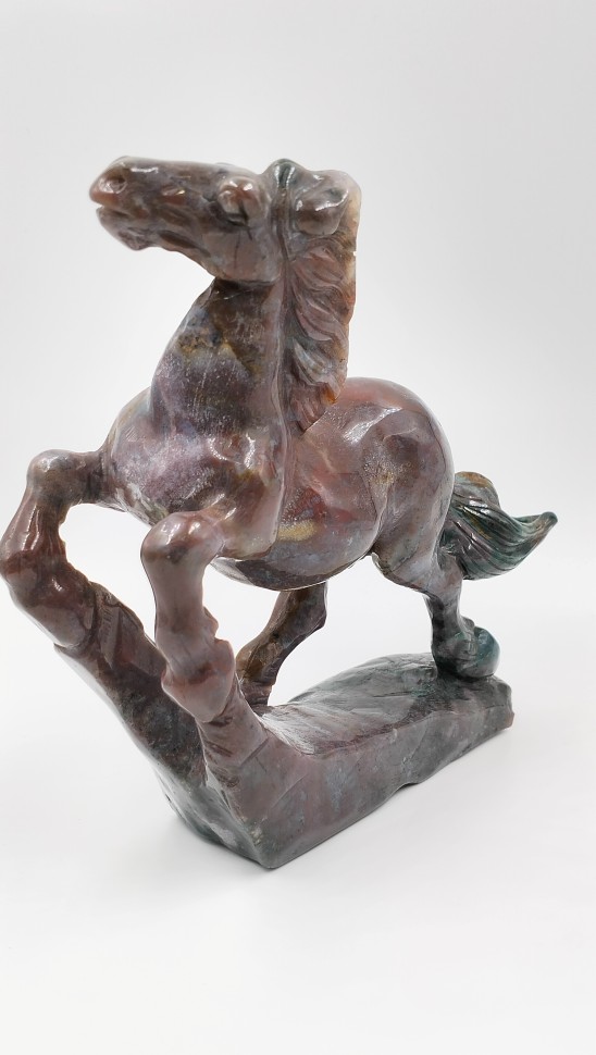 Конь из яшмы 