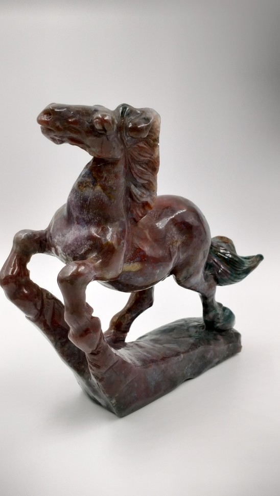 Конь из яшмы 