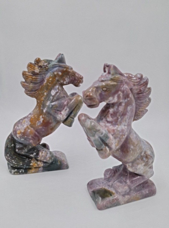 Лошадь из яшмы