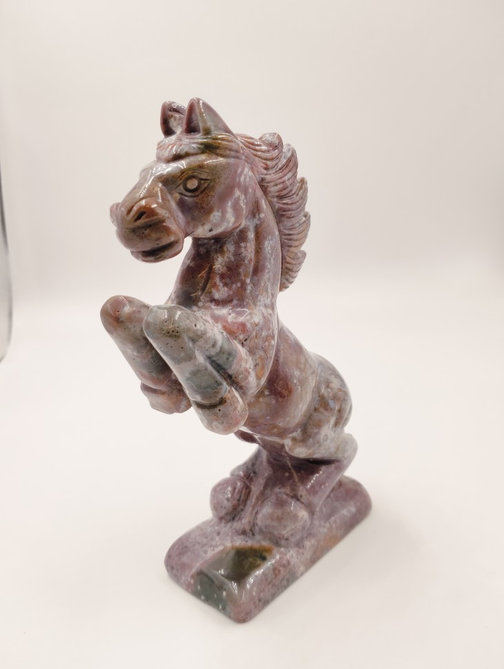 Лошадь из яшмы