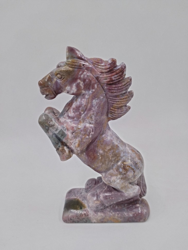 Лошадь из яшмы