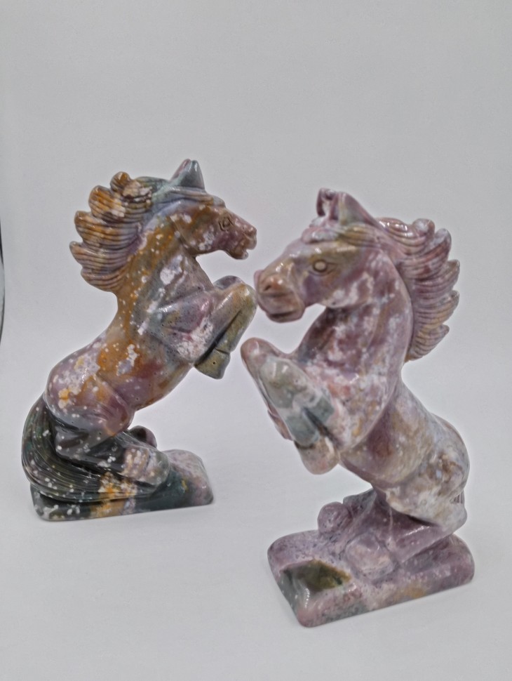 Лошадь из яшмы