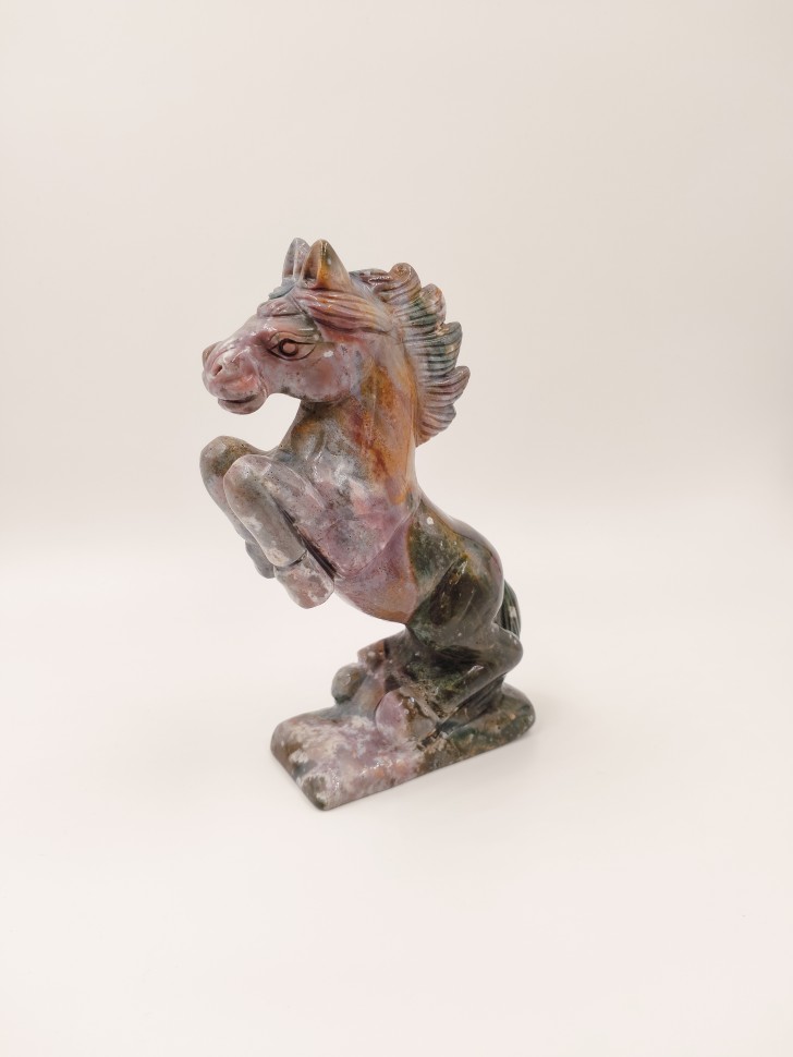 Лошадь из яшмы
