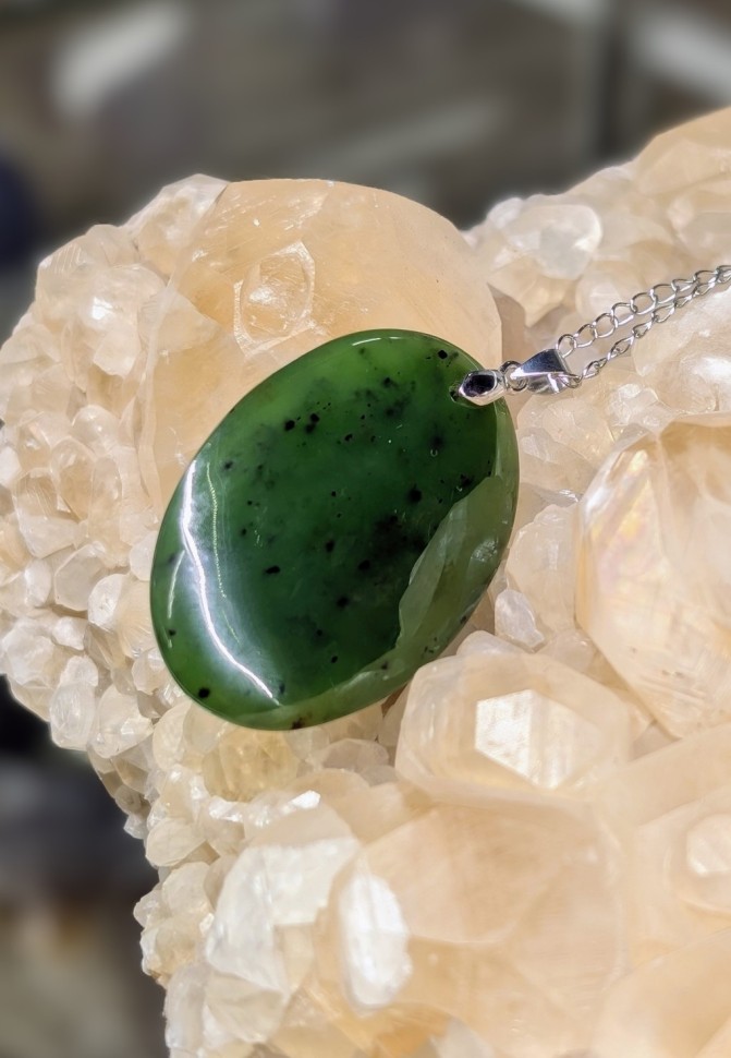 Нефрит зеленый