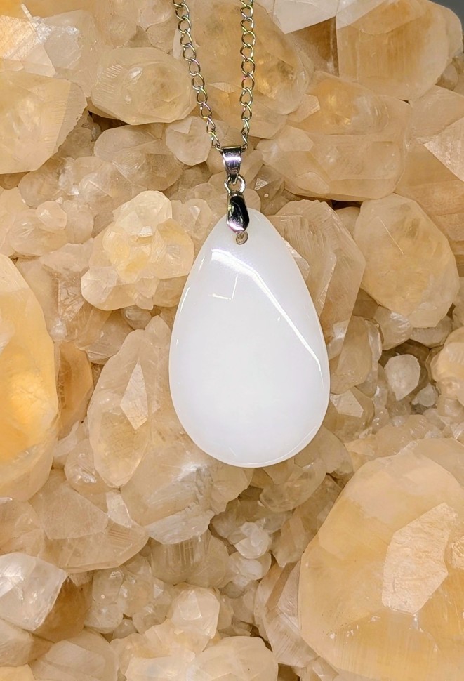 Нефрит белый