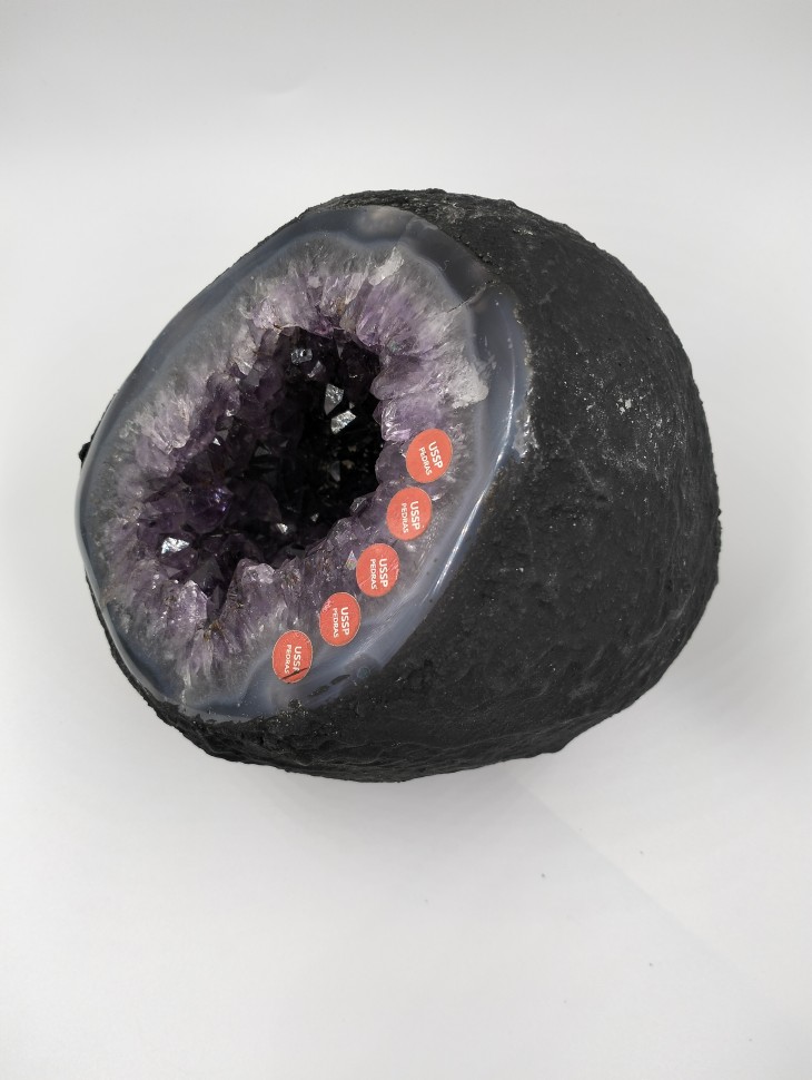 Аметист  жеода с кальцитом 