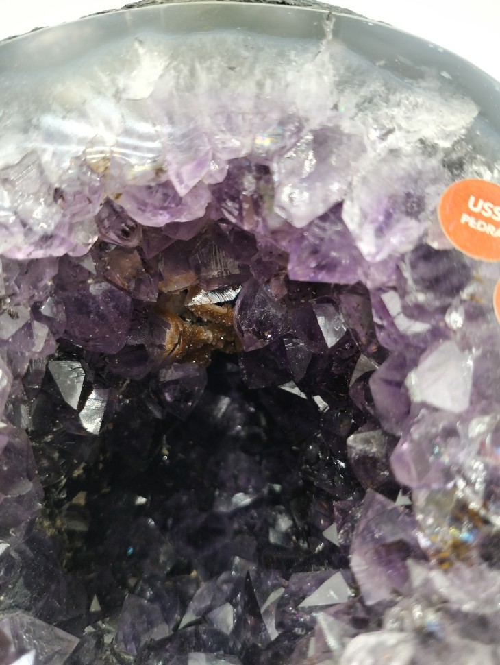 Аметист  жеода с кальцитом 