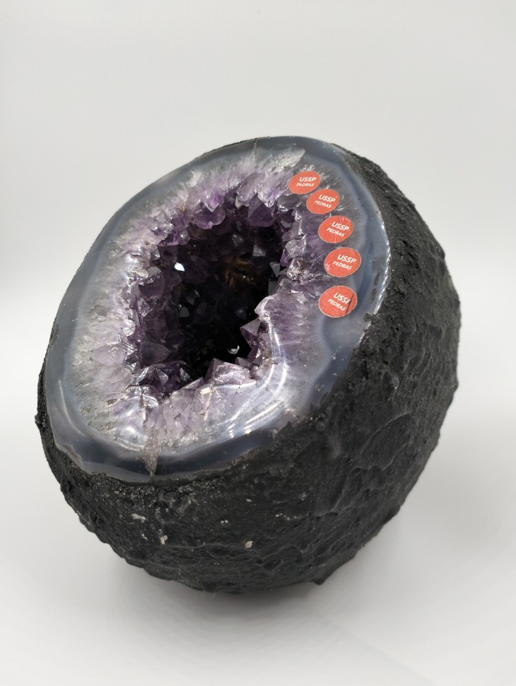 Аметист  жеода с кальцитом 