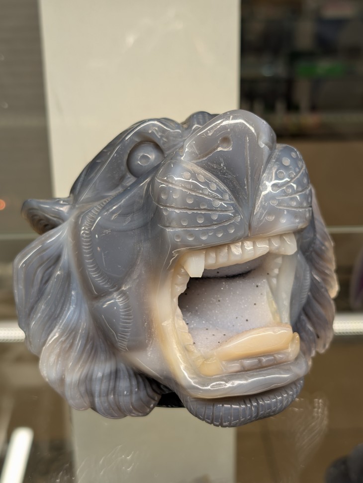 Голова льва - агат