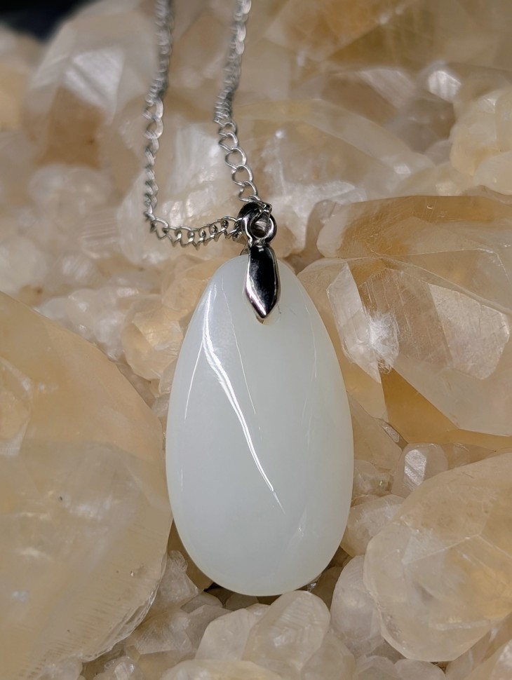 Нефрит белый