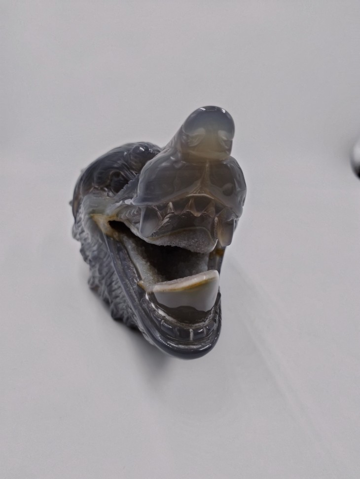 Голова волка - Агат с друзой