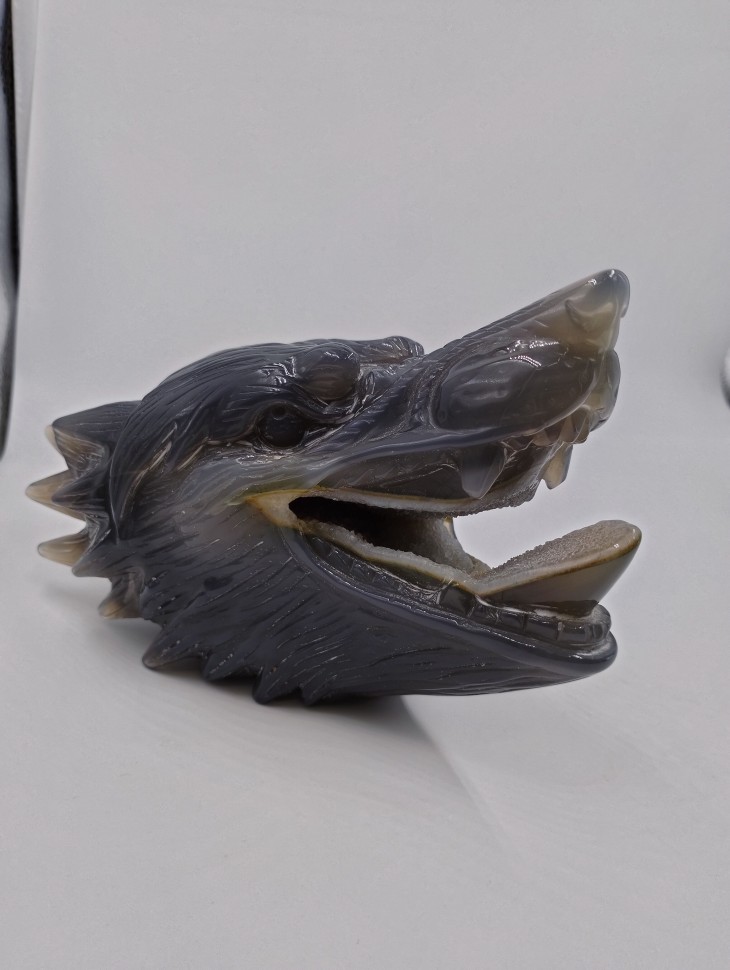 Голова волка - Агат с друзой