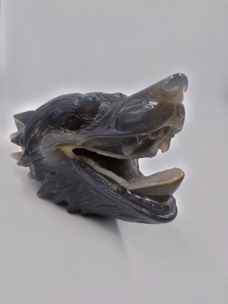 Голова волка - Агат с друзой