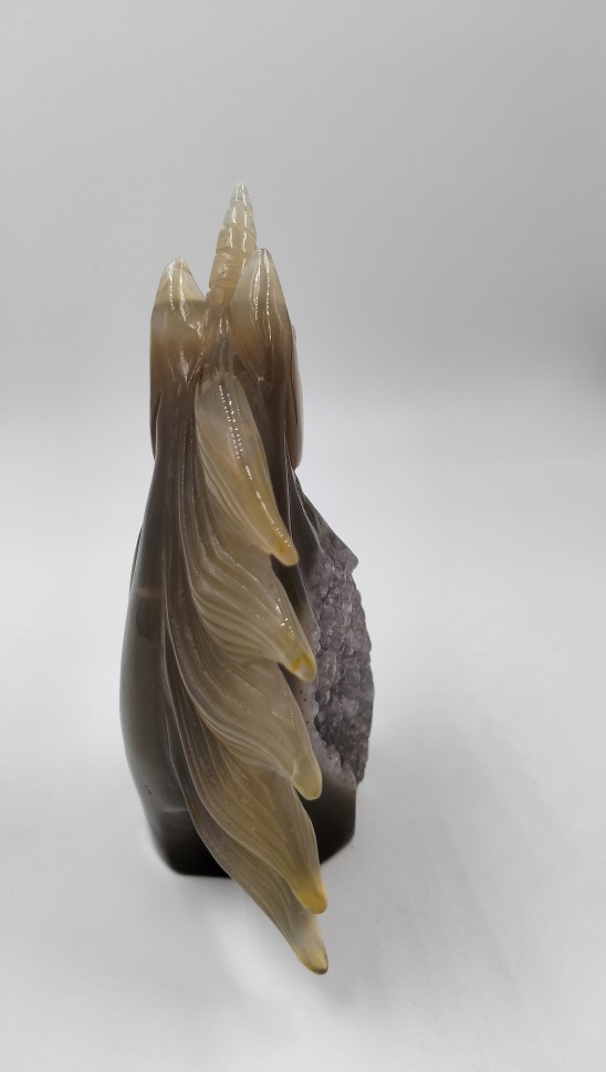 Единорог - агат с друзой кварца