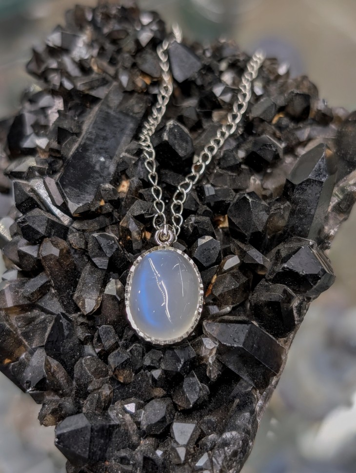 Лунный камень