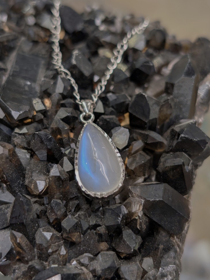 Лунный камень