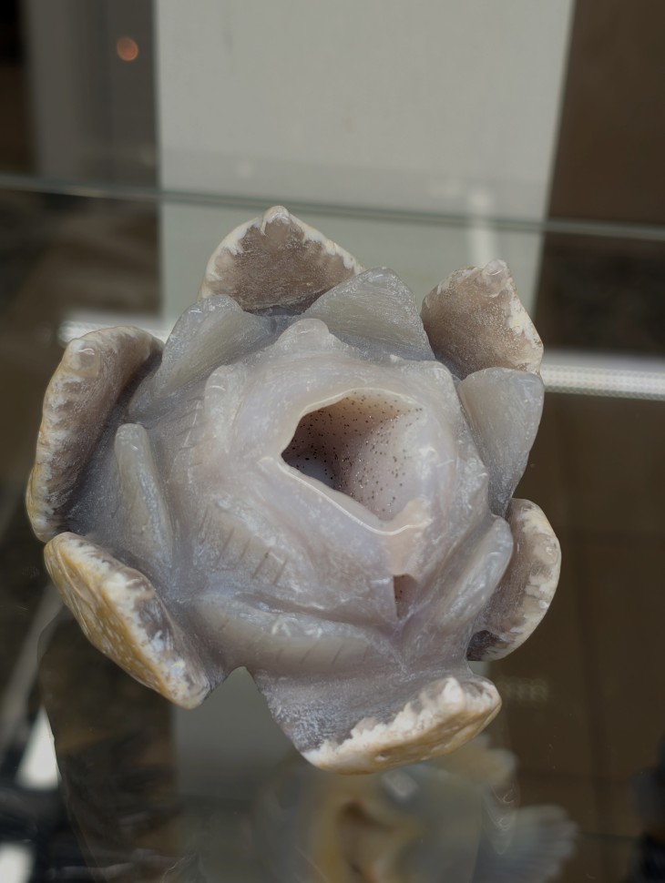 Лотос - агат с друзой кварца