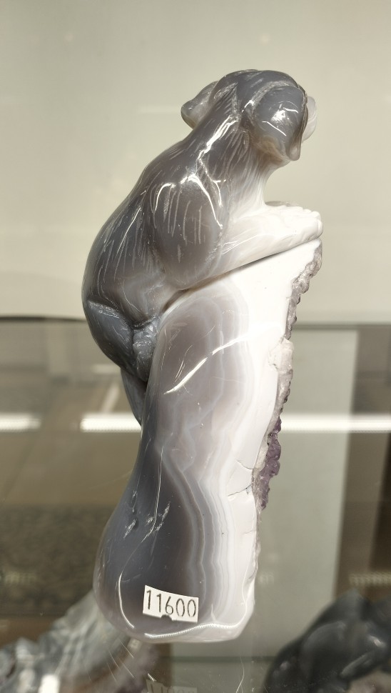 Собака-агат с друзой аметиста