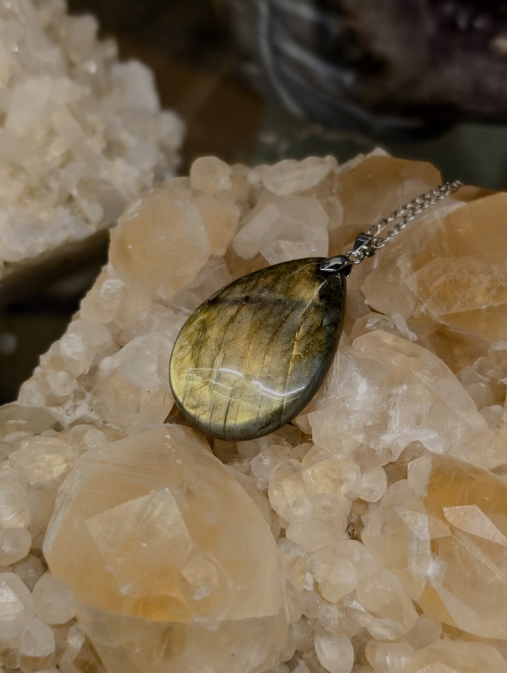 Лабрадорит