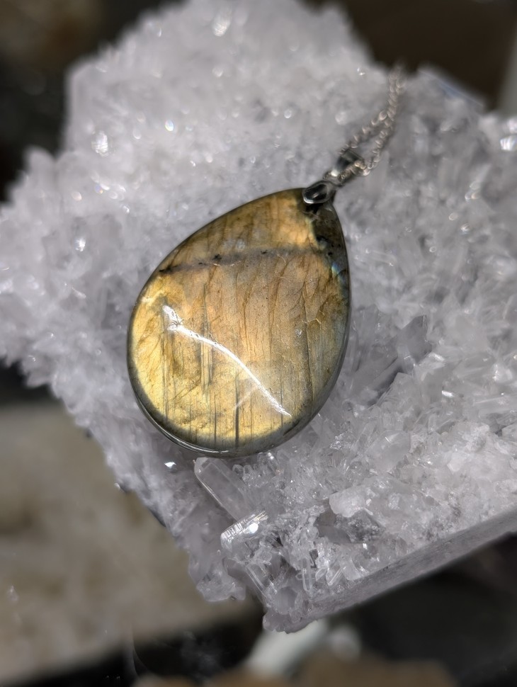 Лабрадорит