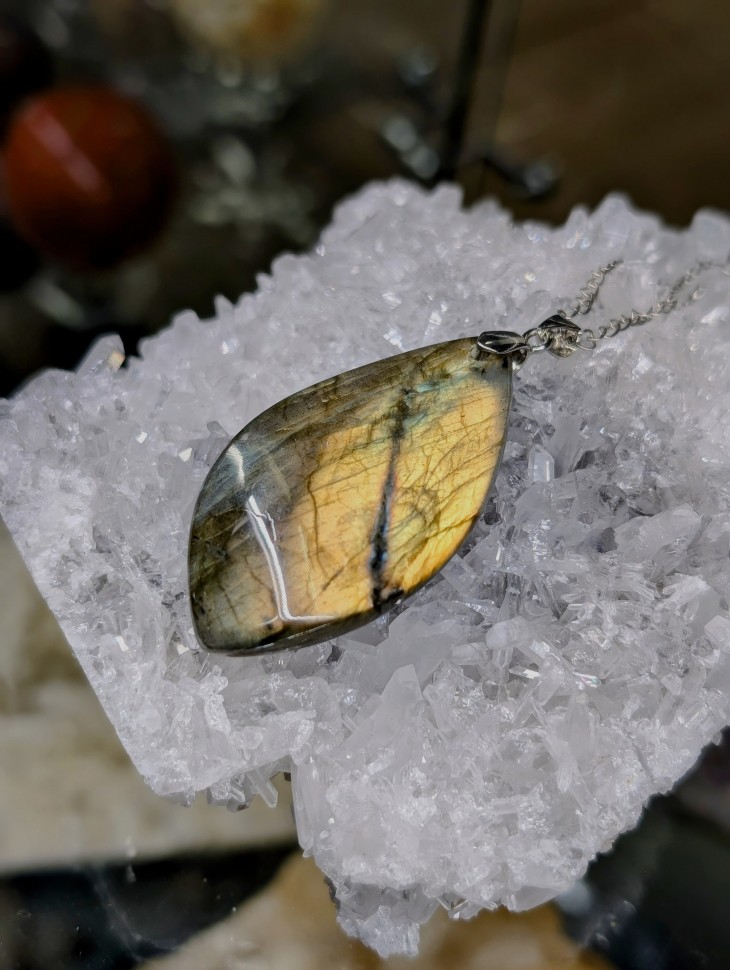 Лабрадорит