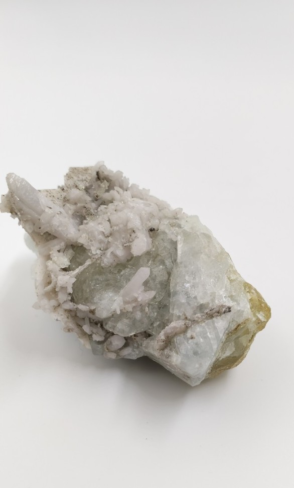 Датолит, кварц, кальцит