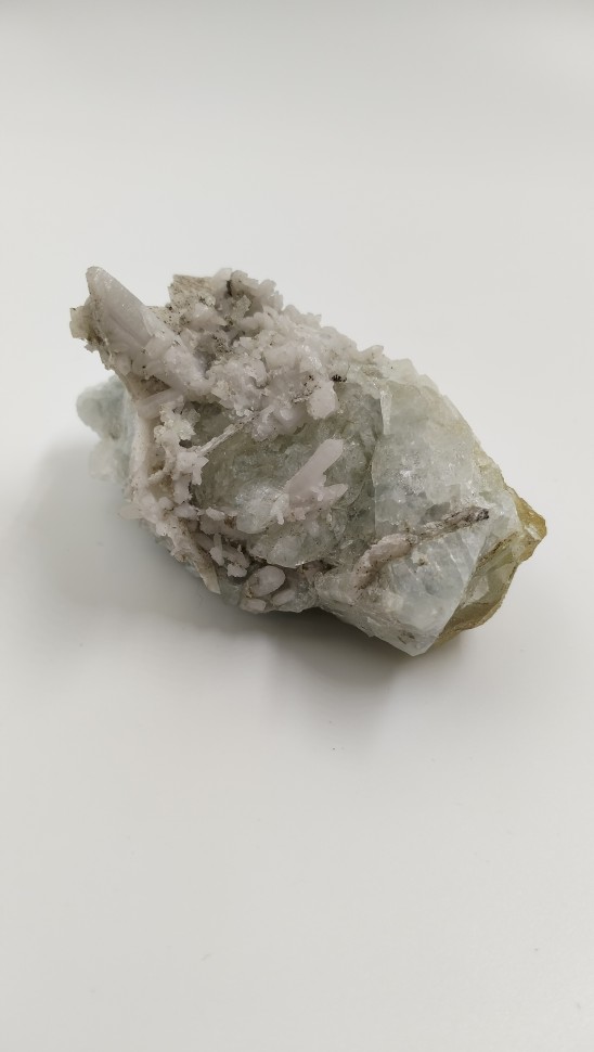 Датолит, кварц, кальцит