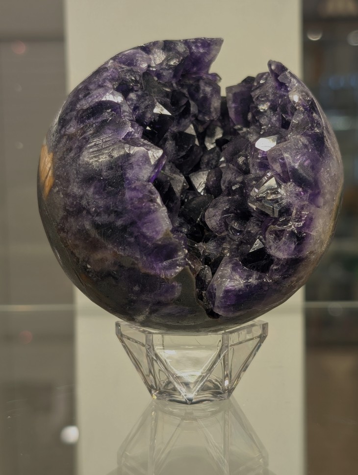 Аметист жеода в форме шара