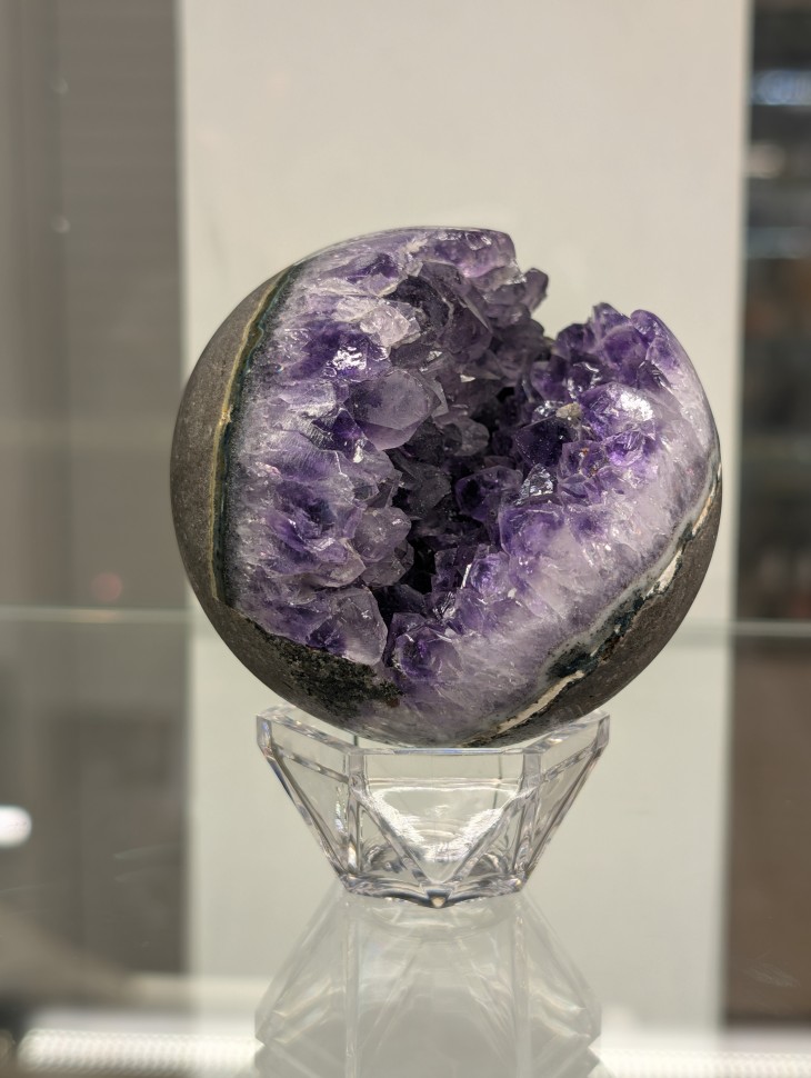 Аметист жеода в форме шара