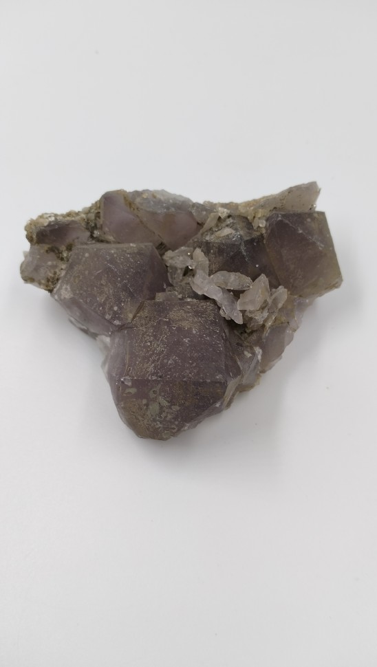 Сросток кристаллов аметиста, кальцит